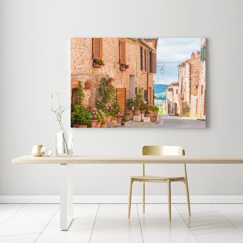 Obraz na płótnie średniowieczna ulica w Toskanii z doniczkami z kwiatami – Wallissimo® Obraz na płótnie średniowieczna ulica w Toskanii z doniczkami z kwiatami – Wallissimo®