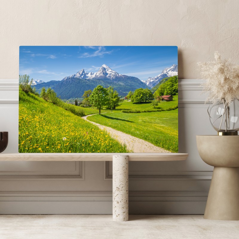 Obraz na płótnie alpejska wiosenna łąka z ośnieżonymi szczytami – Wallissimo® Obraz na płótnie alpejska wiosenna łąka z ośnieżonymi szczytami – Wallissimo®