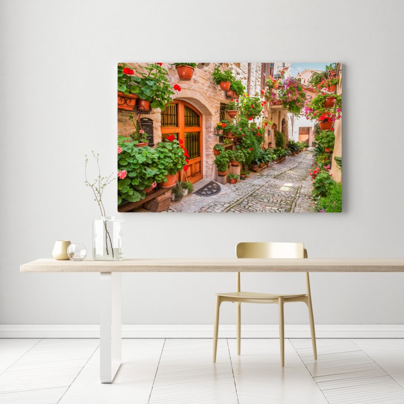 Obraz na płótnie słoneczna uliczka we Włochach z kwitnącymi donicami – Wallissimo® Obraz na płótnie słoneczna uliczka we Włochach z kwitnącymi donicami – Wallissimo®
