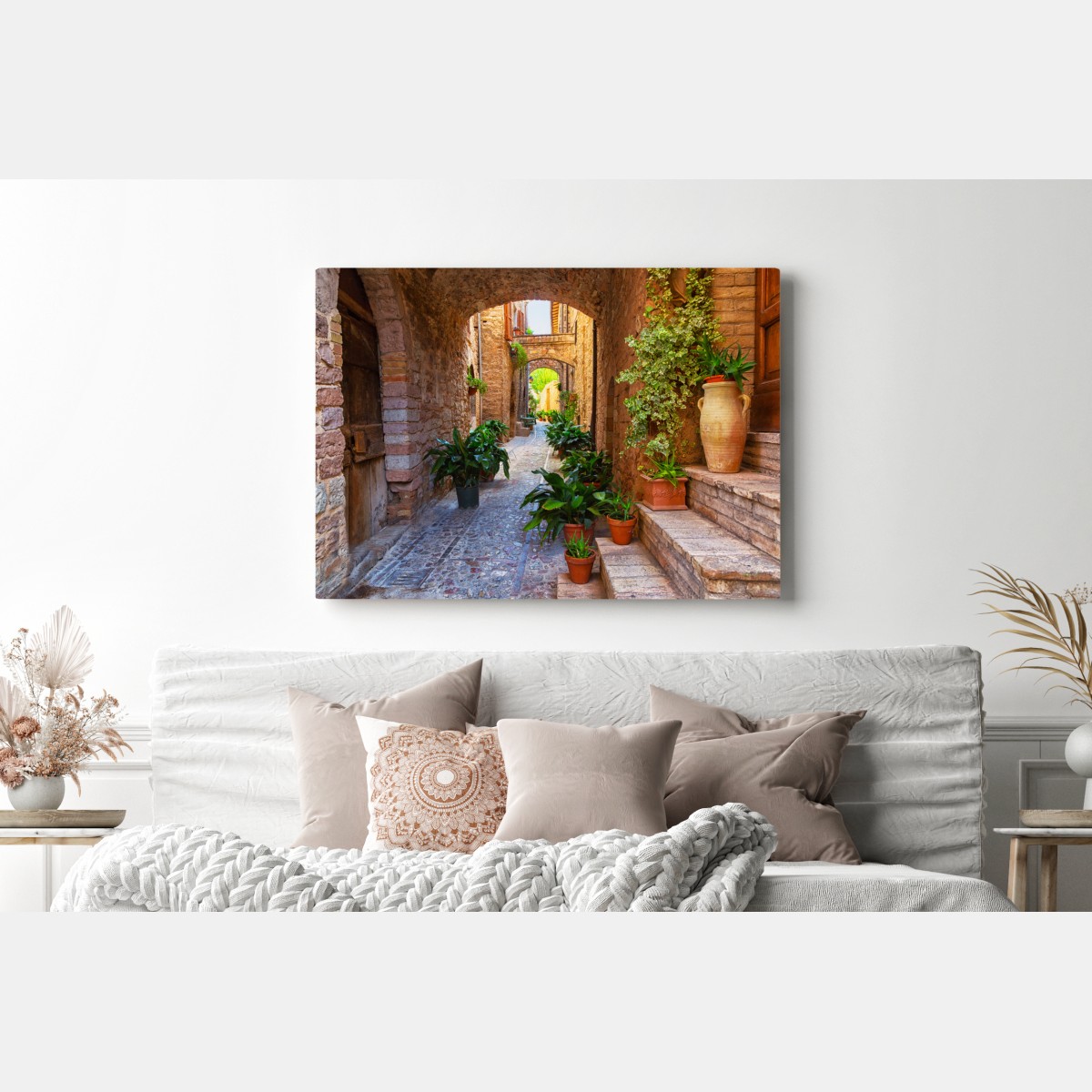 Obraz na płótnie słoneczna uliczka z doniczkami w Spello – Wallissimo® Obraz na płótnie słoneczna uliczka z doniczkami w Spello – Wallissimo®