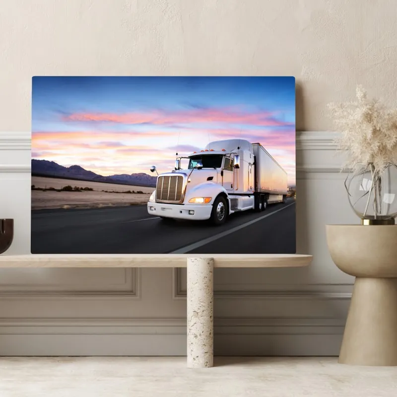 Obraz na płótnie ciężarówka w ruchu o zachodzie słońca – Wallissimo® Obraz na płótnie ciężarówka w ruchu o zachodzie słońca – Wallissimo®