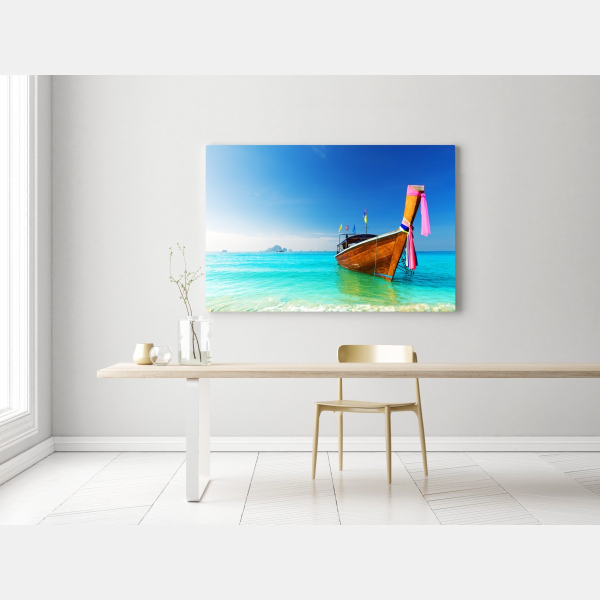 Obraz na płótnie długa łódź na turkusowej plaży, Morze Andamańskie – Wallissimo® Obraz na płótnie długa łódź na turkusowej plaży, Morze Andamańskie – Wallissimo®