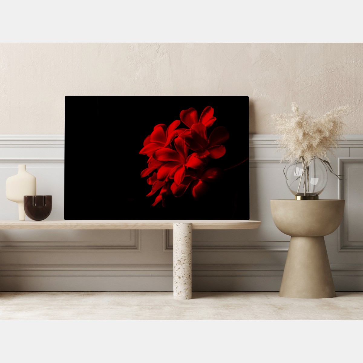 Obraz na płótnie czerwona plumeria na czarnym tle – Wallissimo® Obraz na płótnie czerwona plumeria na czarnym tle – Wallissimo®