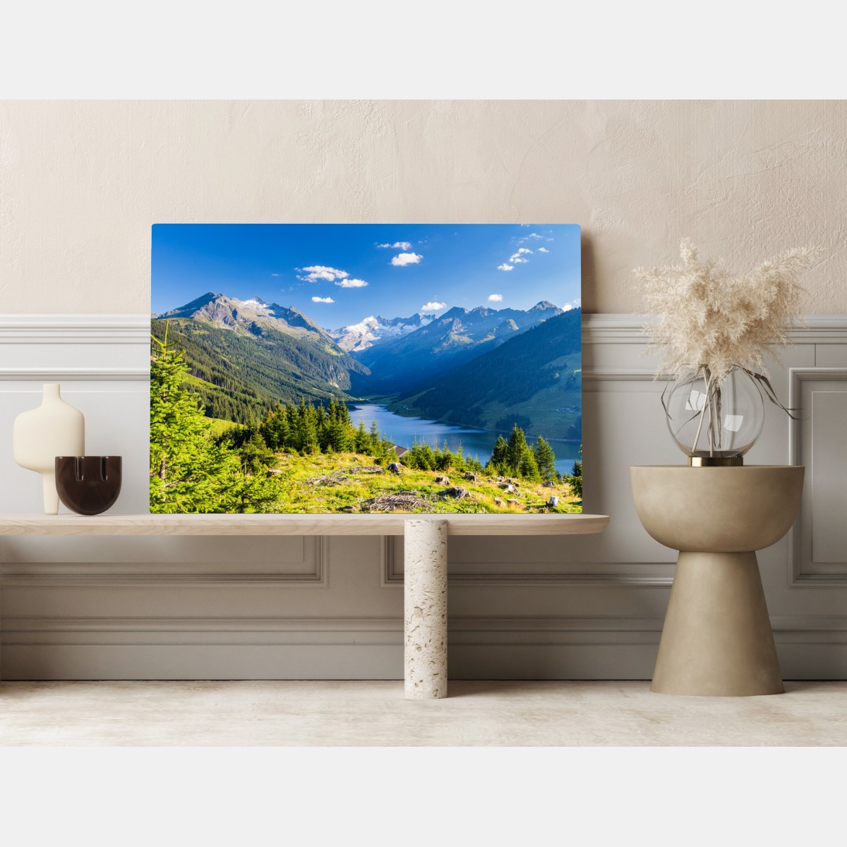 Obraz na płótnie spokojna dolina z alpejskim jeziorem – Wallissimo® Obraz na płótnie spokojna dolina z alpejskim jeziorem – Wallissimo®