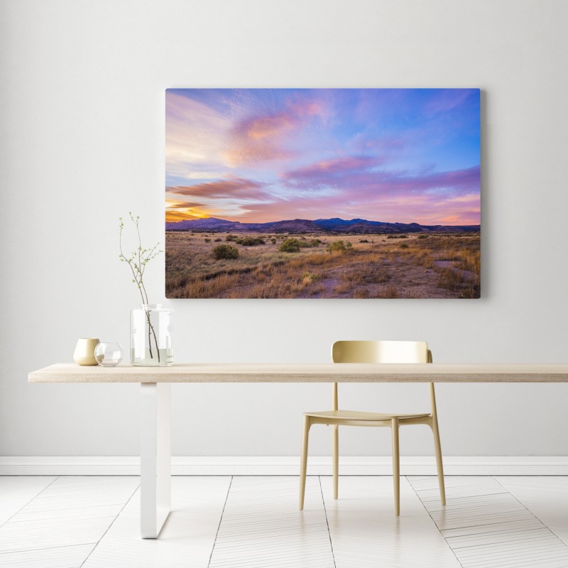 Obraz na płótnie pastelowy zachód słońca nad pustynnymi górami – Wallissimo® Obraz na płótnie pastelowy zachód słońca nad pustynnymi górami – Wallissimo®