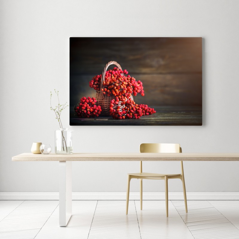 Obraz na płótnie jesienna jarzębina w wiklinowym koszu – Wallissimo® Obraz na płótnie jesienna jarzębina w wiklinowym koszu – Wallissimo®