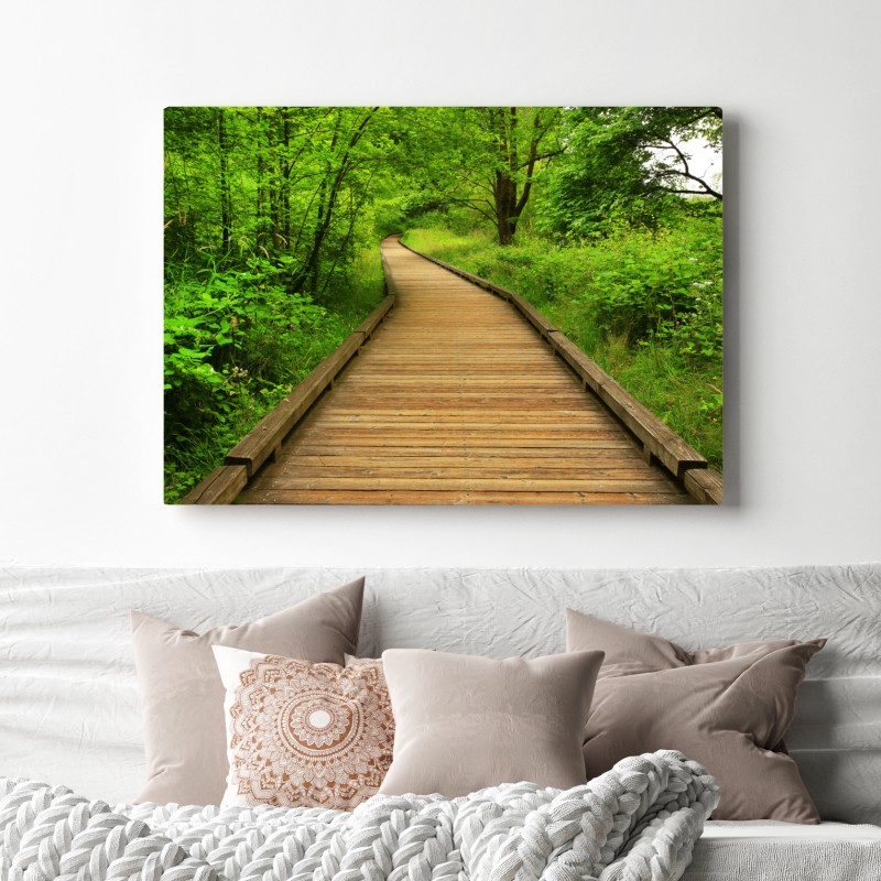 Obraz na płótnie spokojny drewniany pomost w lesie – Wallissimo® Obraz na płótnie spokojny drewniany pomost w lesie – Wallissimo®