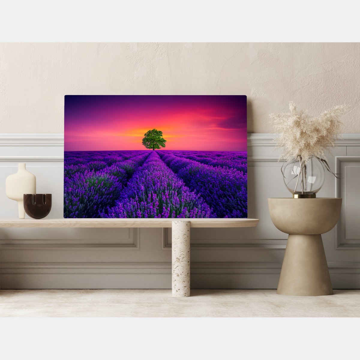 Obraz na płótnie pole lawendy o zachodzie słońca z samotnym drzewem – Wallissimo® Obraz na płótnie pole lawendy o zachodzie słońca z samotnym drzewem – Wallissimo®