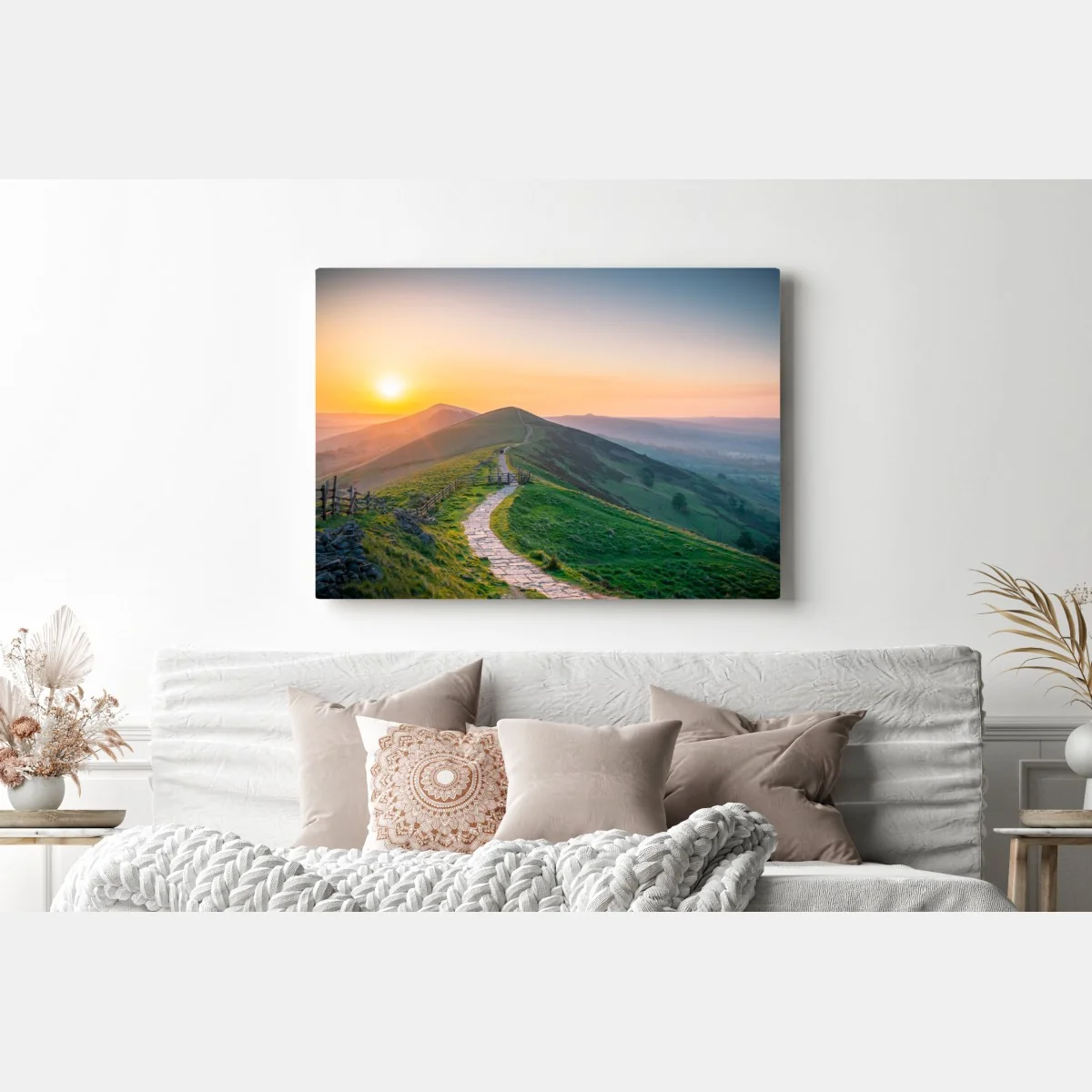Obraz na płótnie wschód słońca nad zielonymi wzgórzami z kamienną ścieżką – Wallissimo® Obraz na płótnie wschód słońca nad zielonymi wzgórzami z kamienną ścieżką – Wallissimo®