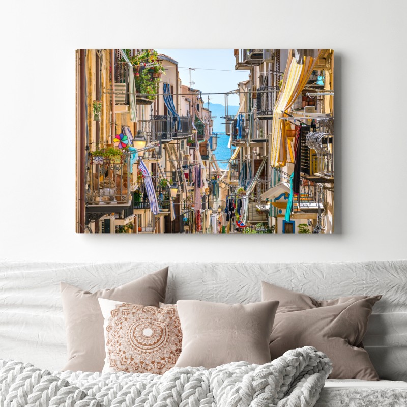 Obraz na płótnie słoneczna uliczka nad morzem z widokiem na zatokę – Wallissimo® Obraz na płótnie słoneczna uliczka nad morzem z widokiem na zatokę – Wallissimo®