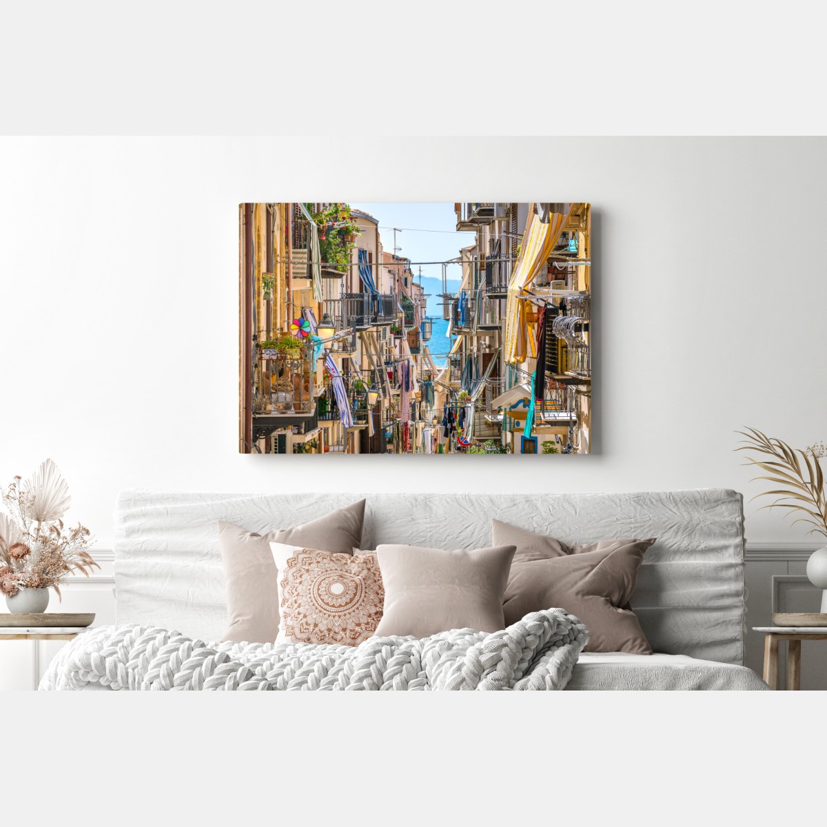 Obraz na płótnie słoneczna uliczka nad morzem z widokiem na zatokę – Wallissimo® Obraz na płótnie słoneczna uliczka nad morzem z widokiem na zatokę – Wallissimo®