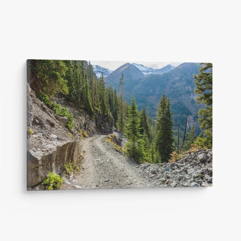 Obraz na płótnie słoneczna śródziemnomorska alejka z bugenwillą – Wallissimo®