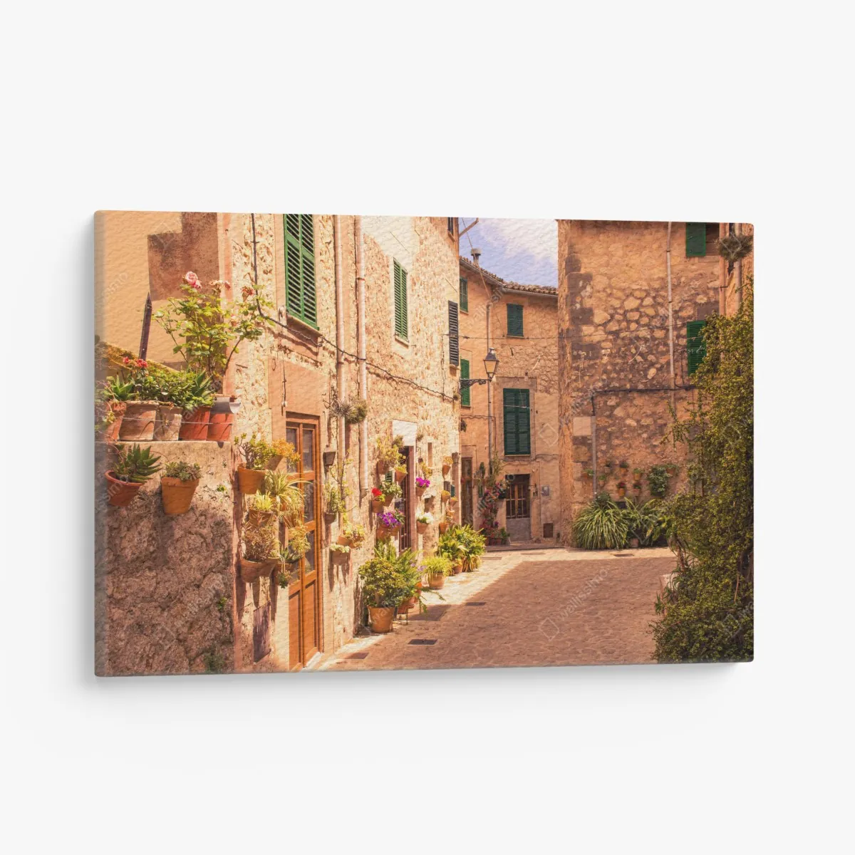 Obraz na płótnie słoneczna uliczka śródziemnomorska z doniczkami – Wallissimo® Obraz na płótnie słoneczna uliczka śródziemnomorska z doniczkami – Wallissimo®
