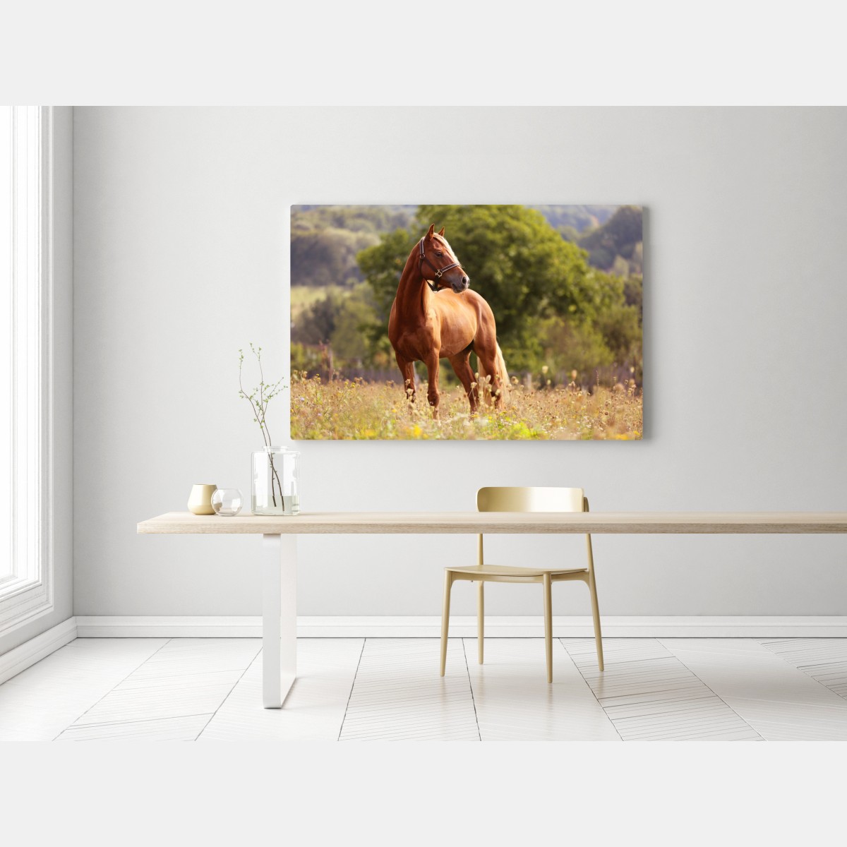 Obraz na płótnie majestatyczny kasztanowy koń na letniej łące – Wallissimo® Obraz na płótnie majestatyczny kasztanowy koń na letniej łące – Wallissimo®