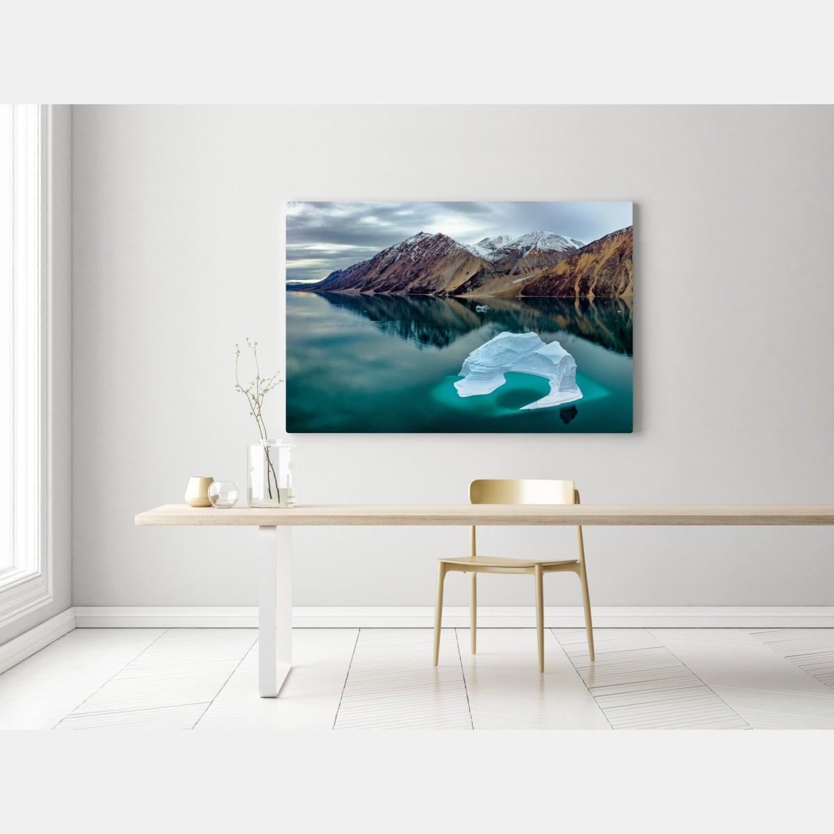 Obraz na płótnie góra lodowa i odbicia gór w turkusowej wodzie – Wallissimo® Obraz na płótnie góra lodowa i odbicia gór w turkusowej wodzie – Wallissimo®