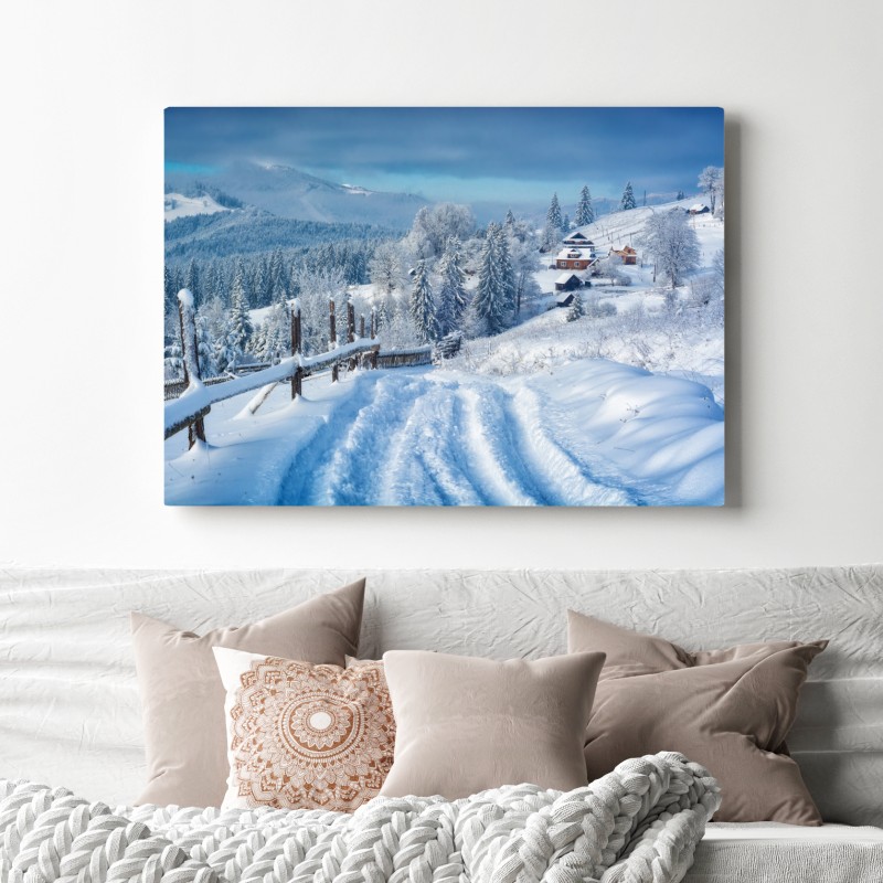 Obraz na płótnie zimowa ścieżka do alpejskiej wioski – Wallissimo® Obraz na płótnie zimowa ścieżka do alpejskiej wioski – Wallissimo®
