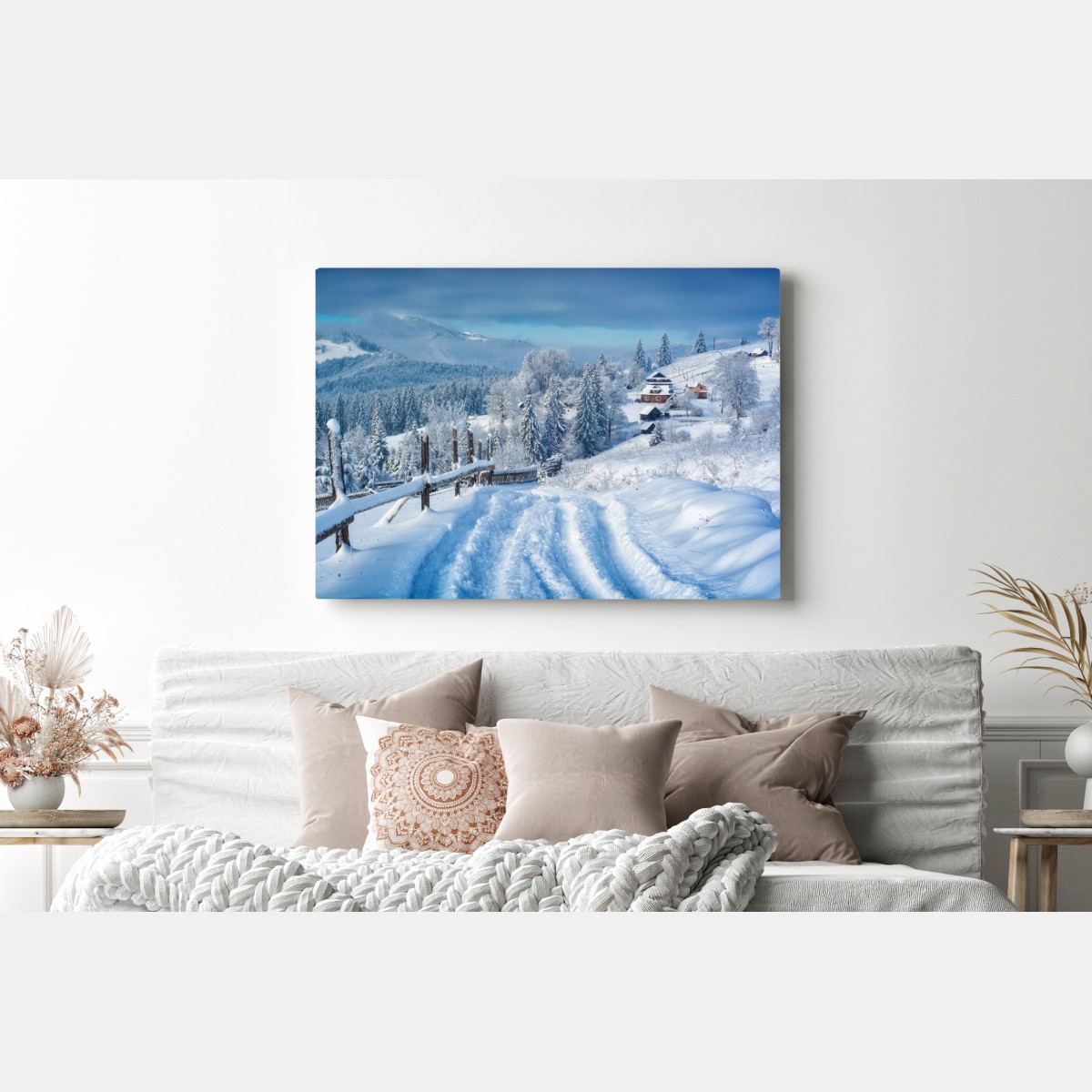 Obraz na płótnie zimowa ścieżka do alpejskiej wioski – Wallissimo® Obraz na płótnie zimowa ścieżka do alpejskiej wioski – Wallissimo®