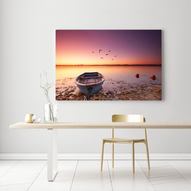 Obraz na płótnie spokojna łódź o zmierzchu nad jeziorem – Wallissimo® Obraz na płótnie spokojna łódź o zmierzchu nad jeziorem – Wallissimo®