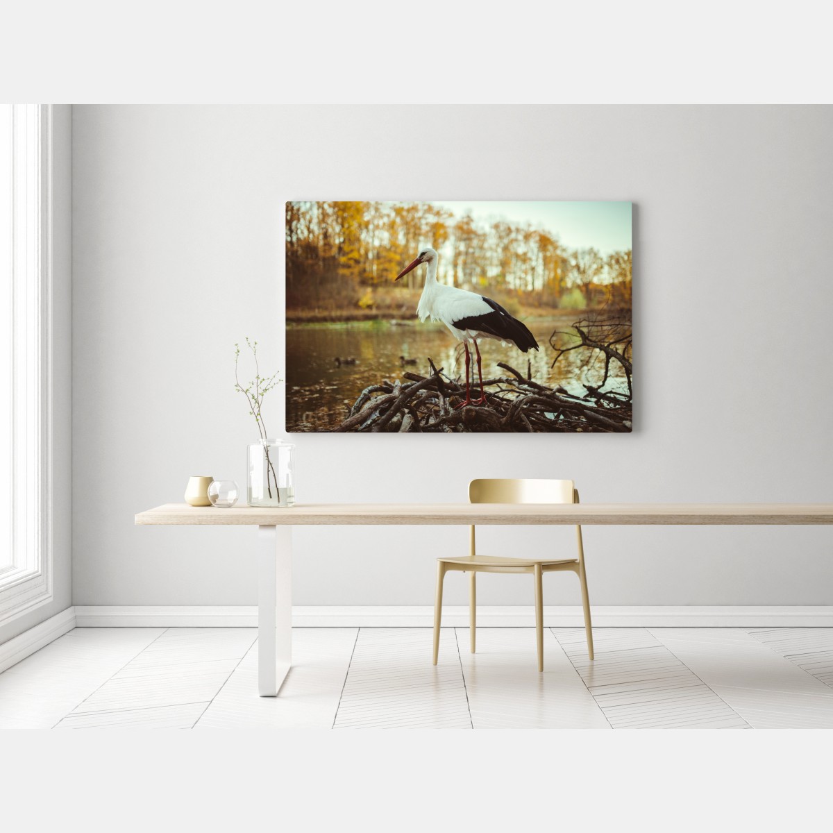 Obraz na płótnie biały bocian nad jesiennym jeziorem – Wallissimo® Obraz na płótnie biały bocian nad jesiennym jeziorem – Wallissimo®