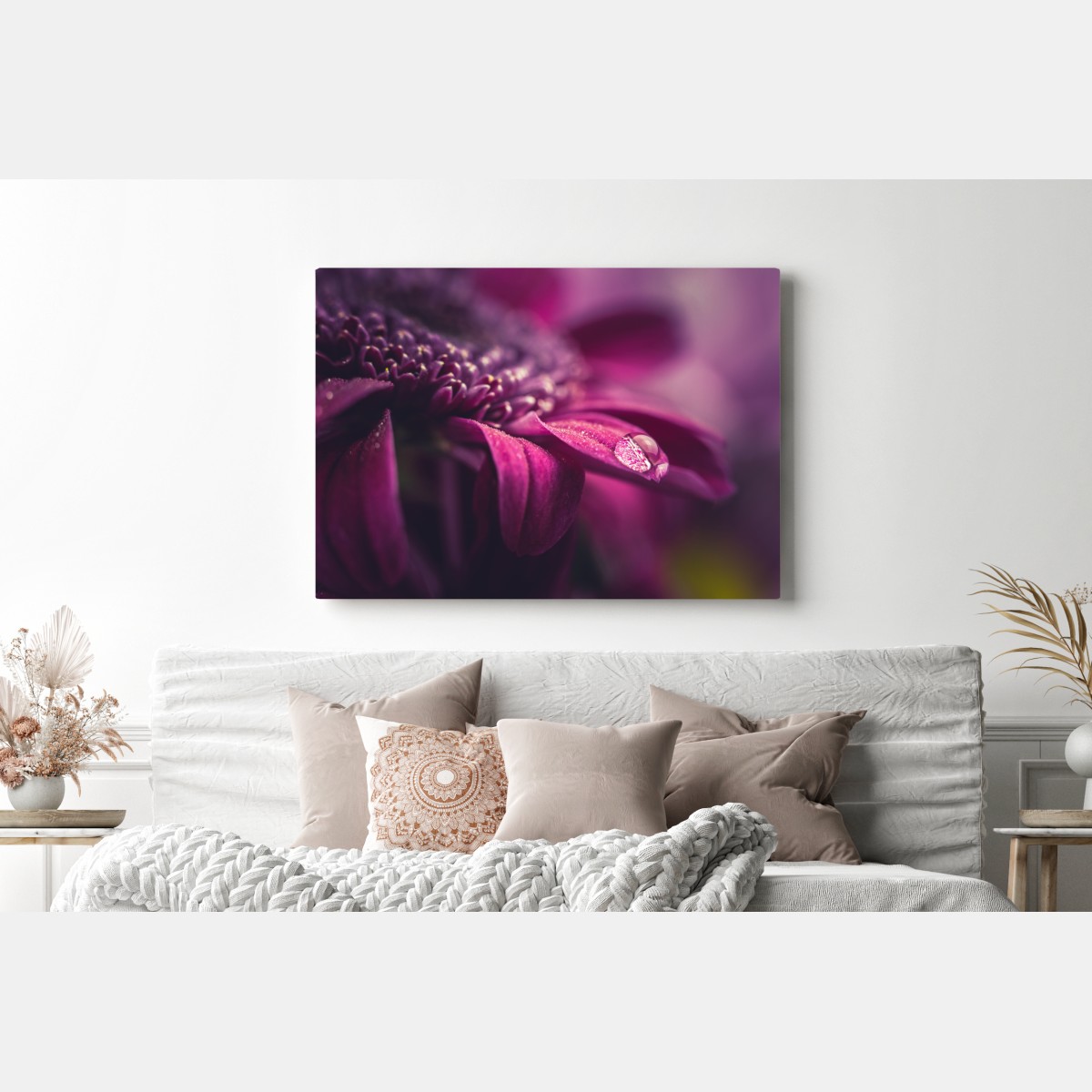 Obraz na płótnie fioletowy makro kwiat z kroplą rosy – Wallissimo® Obraz na płótnie fioletowy makro kwiat z kroplą rosy – Wallissimo®