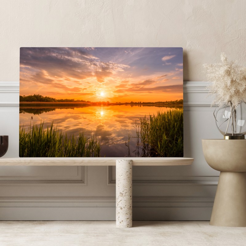 Obraz na płótnie złoty zachód słońca nad spokojnym jeziorem – Wallissimo® Obraz na płótnie złoty zachód słońca nad spokojnym jeziorem – Wallissimo®