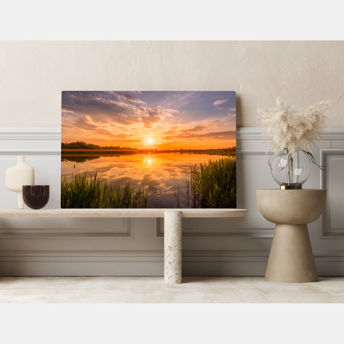 Obraz na płótnie złoty zachód słońca nad spokojnym jeziorem – Wallissimo® Obraz na płótnie złoty zachód słońca nad spokojnym jeziorem – Wallissimo®