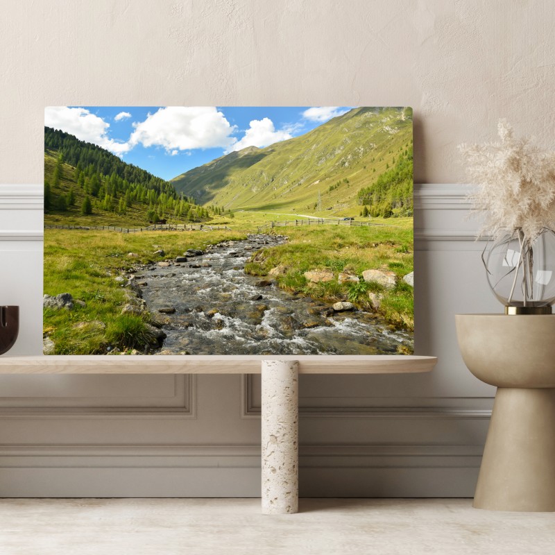 Obraz na płótnie alpejski strumień w słonecznej dolinie – Wallissimo® Obraz na płótnie alpejski strumień w słonecznej dolinie – Wallissimo®