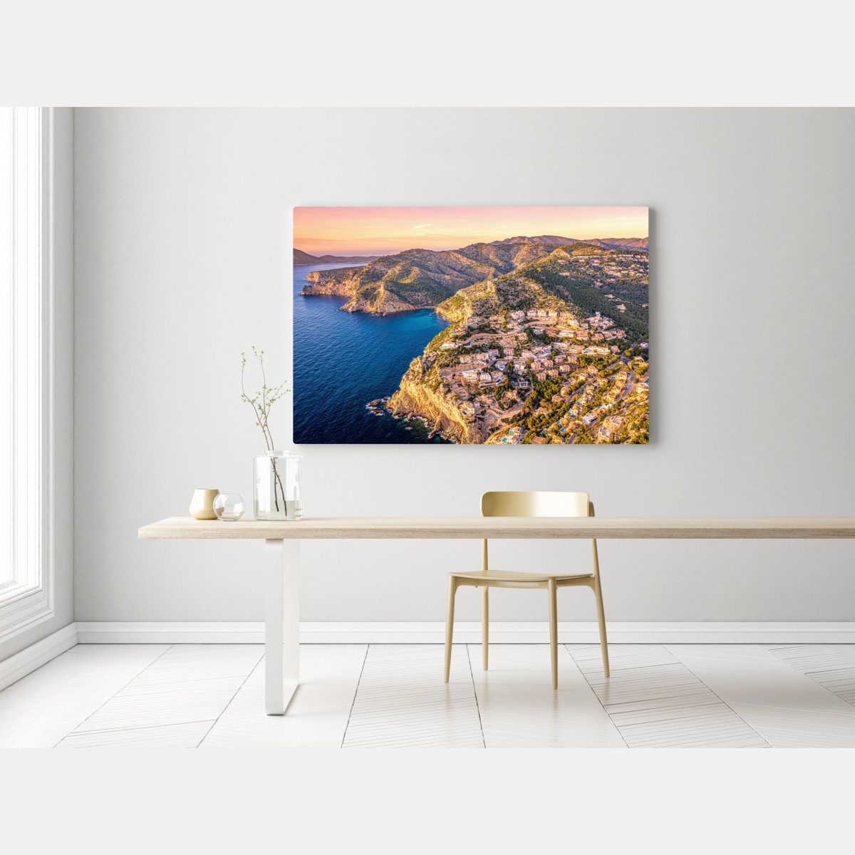 Obraz na płótnie zachód słońca nad klifem i nadmorską wioską – Wallissimo® Obraz na płótnie zachód słońca nad klifem i nadmorską wioską – Wallissimo®
