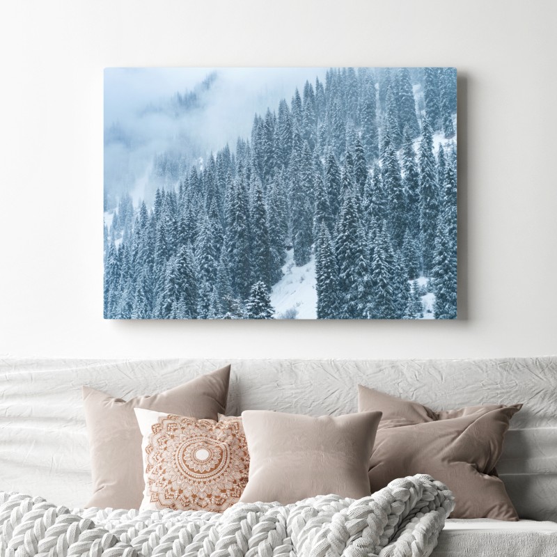 Obraz na płótnie mglisty ośnieżony las sosnowy – Wallissimo® Obraz na płótnie mglisty ośnieżony las sosnowy – Wallissimo®