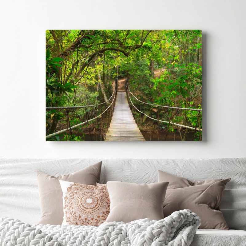 Obraz na płótnie wiszący drewniany most w zielonym lesie – Wallissimo® Obraz na płótnie wiszący drewniany most w zielonym lesie – Wallissimo®