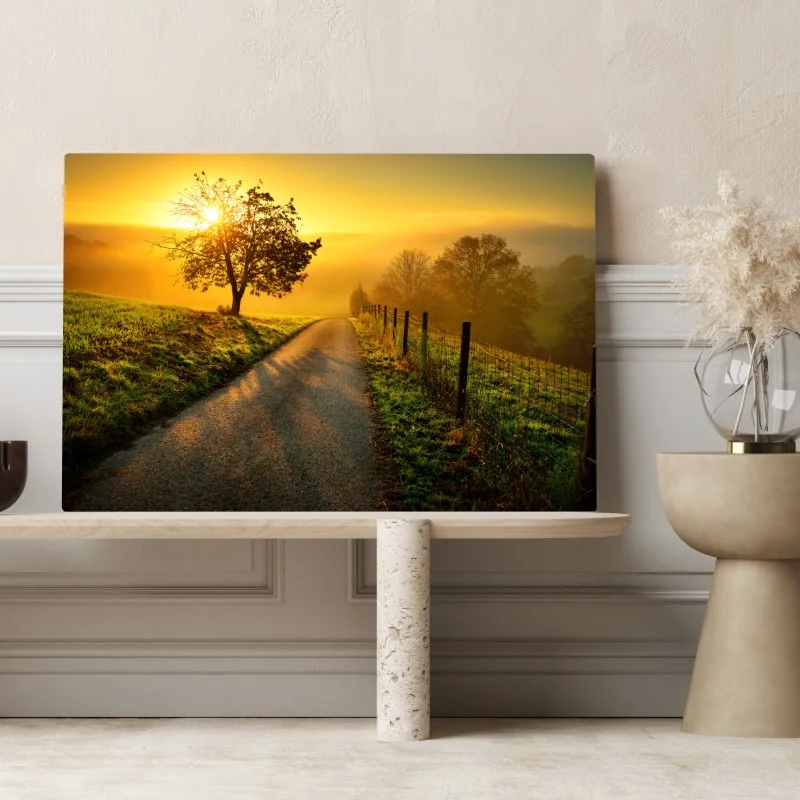 Obraz na płótnie słoneczna droga przez wiejską łąkę o świcie – Wallissimo® Obraz na płótnie słoneczna droga przez wiejską łąkę o świcie – Wallissimo®