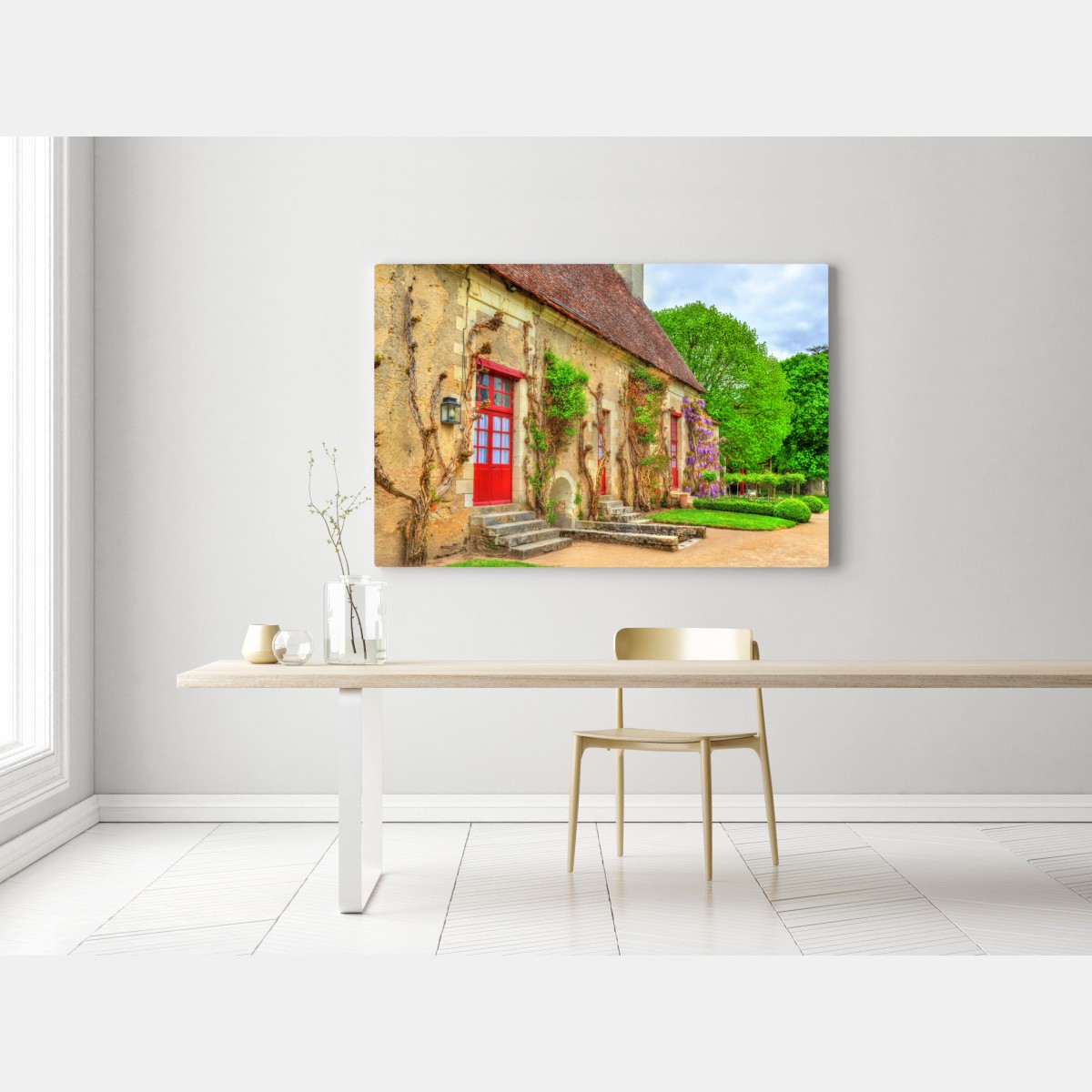 Obraz na płótnie uroczy domek z kwitnącą glicynią – Wallissimo® Obraz na płótnie uroczy domek z kwitnącą glicynią – Wallissimo®