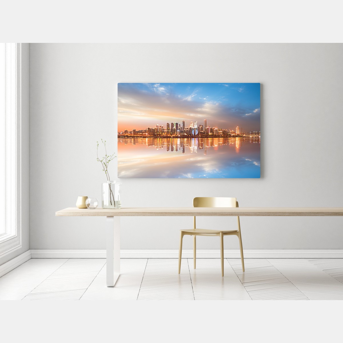 Obraz na płótnie panorama miasta odbita w wodzie o zmierzchu – Wallissimo® Obraz na płótnie panorama miasta odbita w wodzie o zmierzchu – Wallissimo®