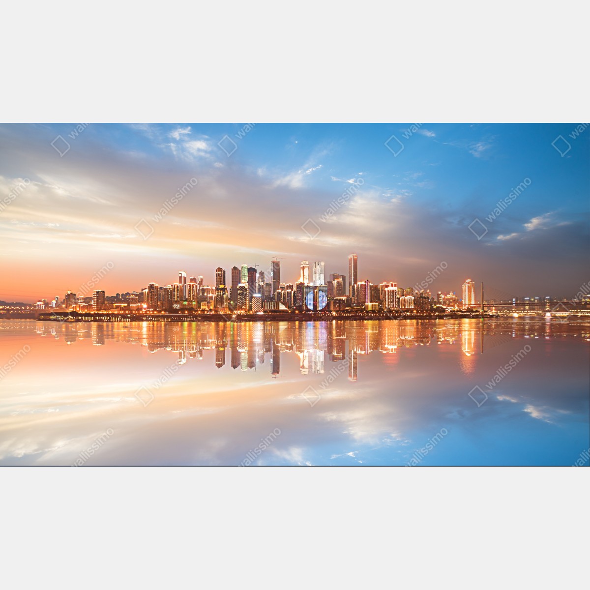 Obraz na płótnie panorama miasta odbita w wodzie o zmierzchu – Wallissimo® Obraz na płótnie panorama miasta odbita w wodzie o zmierzchu – Wallissimo®