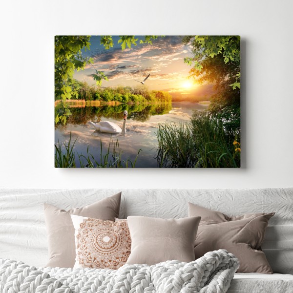 Obraz na płótnie zachód słońca z łabędziem nad jeziorem – Wallissimo® Obraz na płótnie zachód słońca z łabędziem nad jeziorem – Wallissimo®