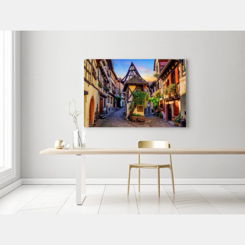 Obraz na płótnie urokliwa ulica domów szachulcowych w Eguisheim, Alsacja – Wallissimo® Obraz na płótnie urokliwa ulica domów szachulcowych w Eguisheim, Alsacja – Wallissimo®