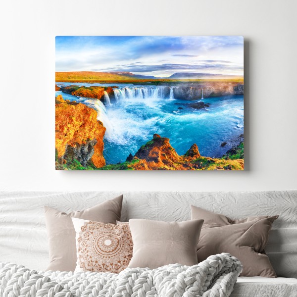 Obraz na płótnie panorama wodospadu Godafoss o wschodzie słońca – Wallissimo® Obraz na płótnie panorama wodospadu Godafoss o wschodzie słońca – Wallissimo®