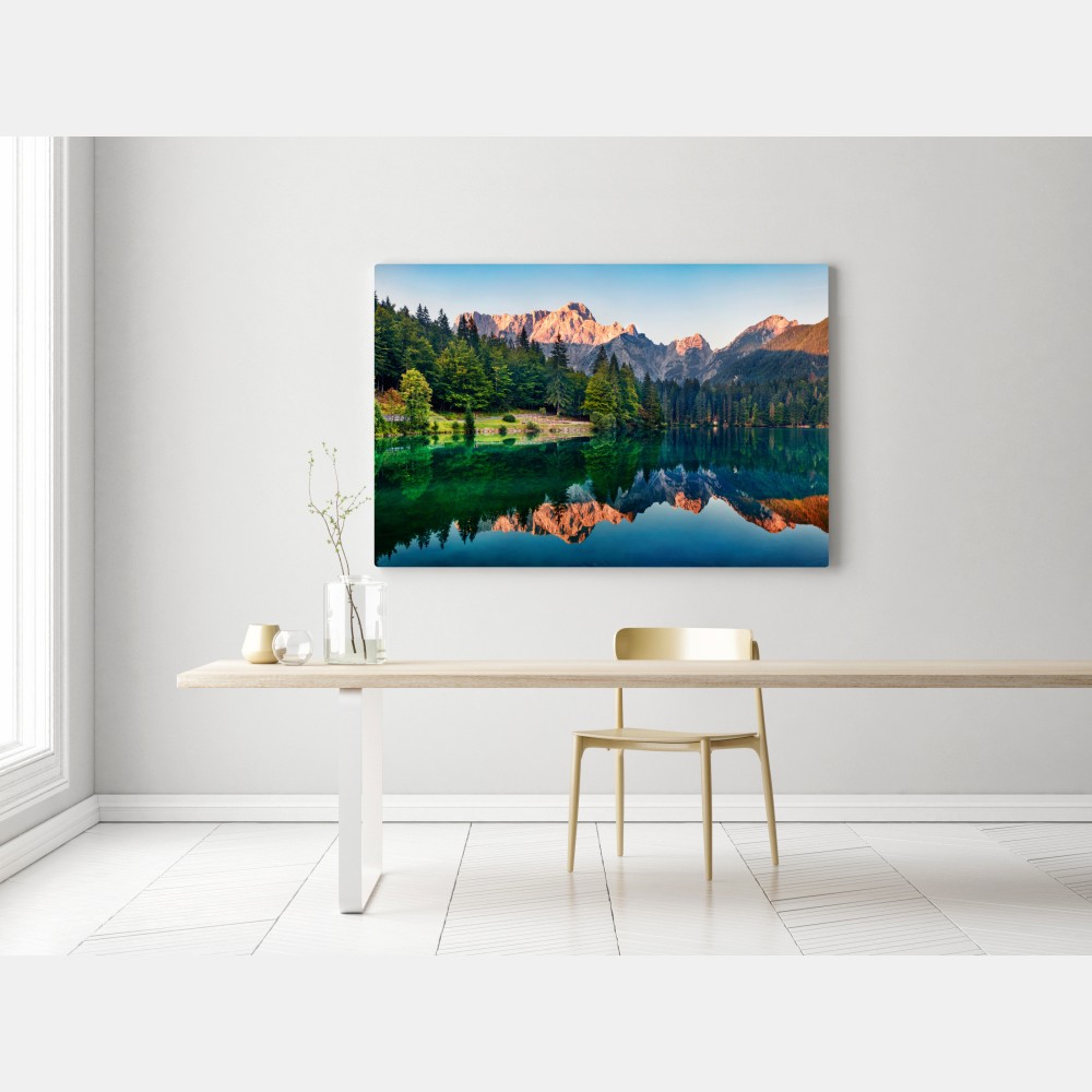 Obraz na płótnie spokojny poranek nad jeziorem Fusine, Alpy Julijskie – Wallissimo® Obraz na płótnie spokojny poranek nad jeziorem Fusine, Alpy Julijskie – Wallissimo®