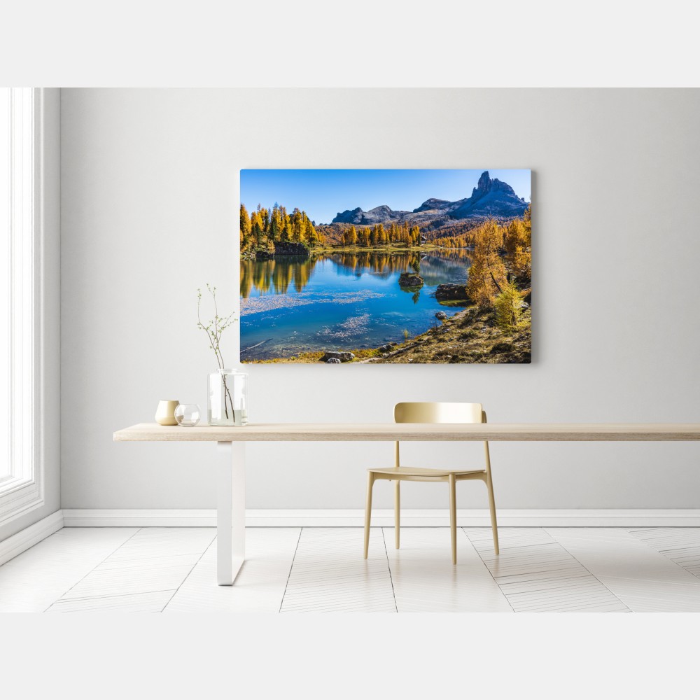 Obraz na płótnie jesienne alpejskie jezioro z odbiciami gór – Wallissimo® Obraz na płótnie jesienne alpejskie jezioro z odbiciami gór – Wallissimo®
