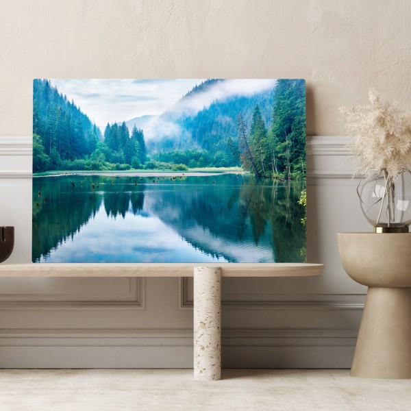 Obraz na płótnie mglisty poranek nad jeziorem Lacu Rosu, Rumunia – Wallissimo® Obraz na płótnie mglisty poranek nad jeziorem Lacu Rosu, Rumunia – Wallissimo®
