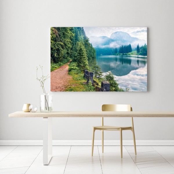 Obraz na płótnie mglisty poranek nad Lacu Rosu – Wallissimo® Obraz na płótnie mglisty poranek nad Lacu Rosu – Wallissimo®