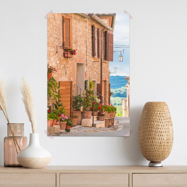 Plakat średniowieczna ulica w Toskanii z doniczkami z kwiatami – Wallissimo® Plakat średniowieczna ulica w Toskanii z doniczkami z kwiatami – Wallissimo®
