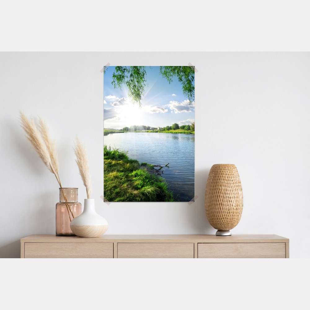 Plakat nasłoneczniony brzeg rzeki z bujną zielenią – Wallissimo® Plakat nasłoneczniony brzeg rzeki z bujną zielenią – Wallissimo®