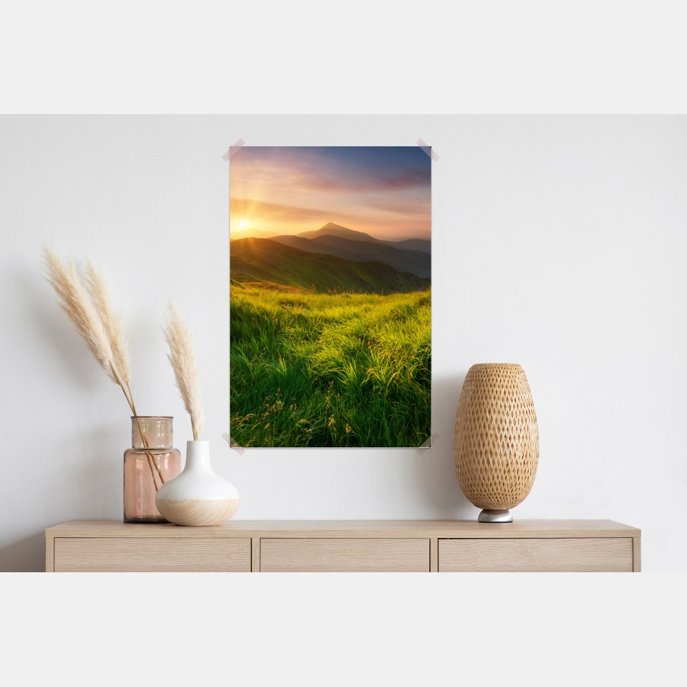 Plakat wschód słońca nad zieloną doliną górską – Wallissimo® Plakat wschód słońca nad zieloną doliną górską – Wallissimo®