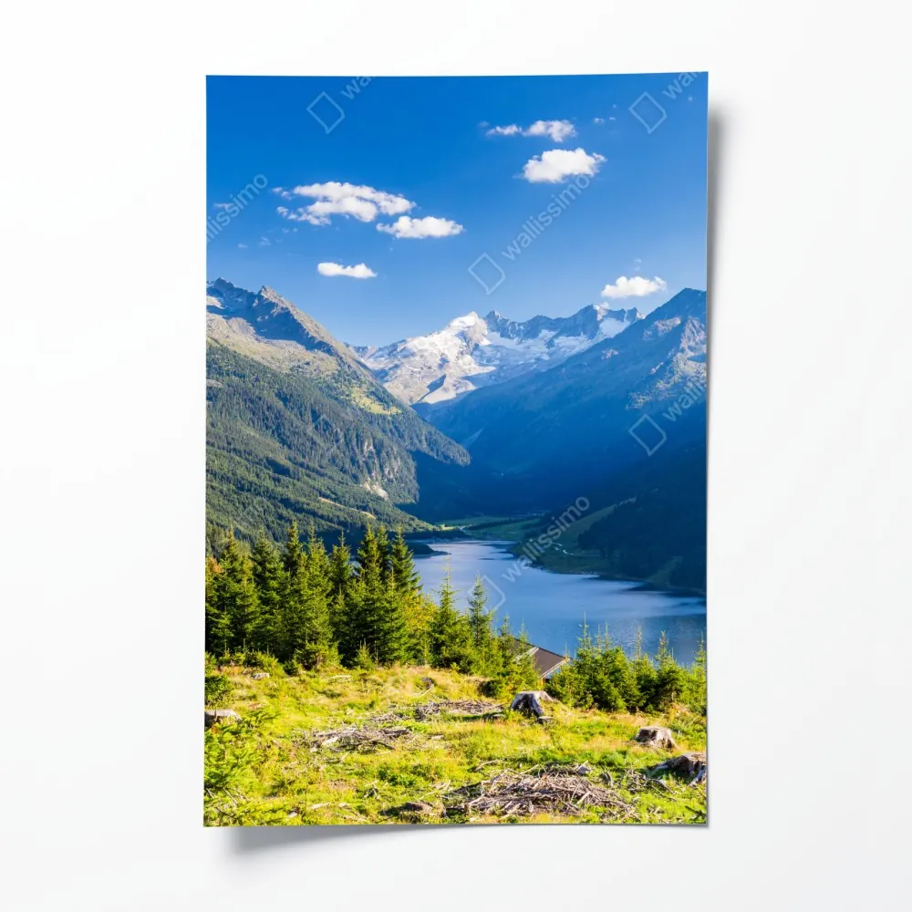 Plakat spokojna dolina z alpejskim jeziorem – Wallissimo® Plakat spokojna dolina z alpejskim jeziorem – Wallissimo®
