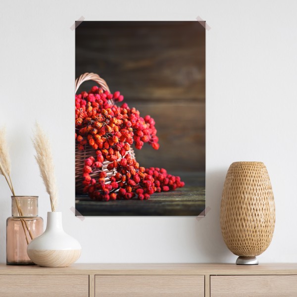 Plakat jesienna jarzębina w wiklinowym koszu – Wallissimo® Plakat jesienna jarzębina w wiklinowym koszu – Wallissimo®