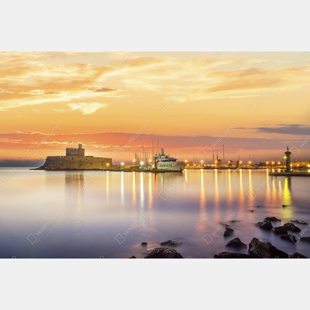 Plakat twierdza Agios Nikolaos w porcie Mandraki, Rodos – Wallissimo® Plakat twierdza Agios Nikolaos w porcie Mandraki, Rodos – Wallissimo®