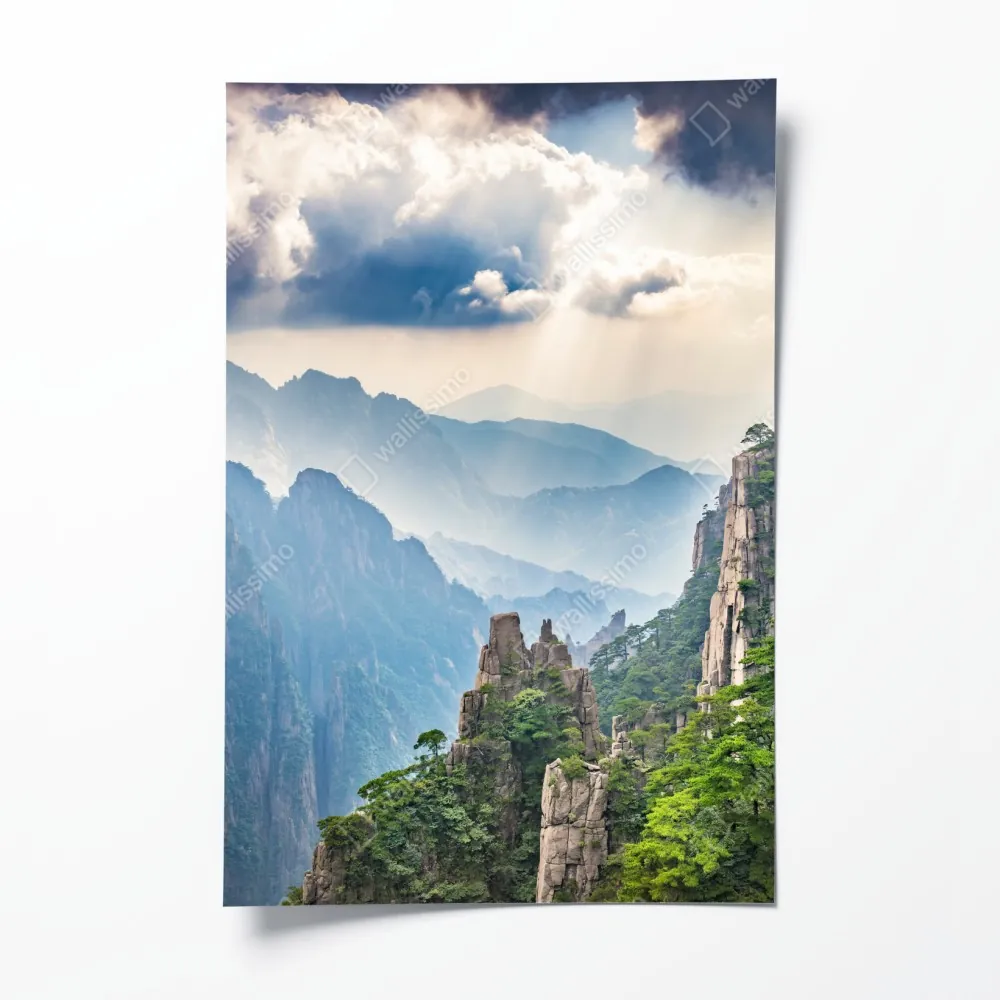 Plakat mglista sceneria górskich klifów z promieniami słońca – Wallissimo® Plakat mglista sceneria górskich klifów z promieniami słońca – Wallissimo®