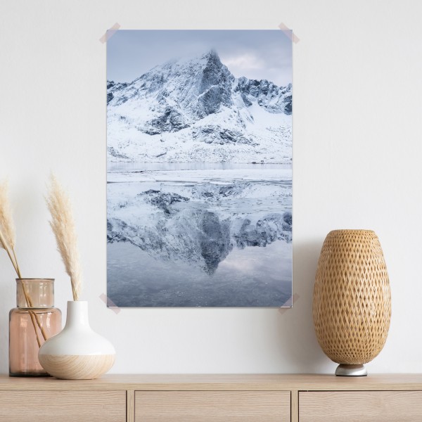 Plakat śnieżne odbicie górskie w Norwegii – Wallissimo® Plakat śnieżne odbicie górskie w Norwegii – Wallissimo®