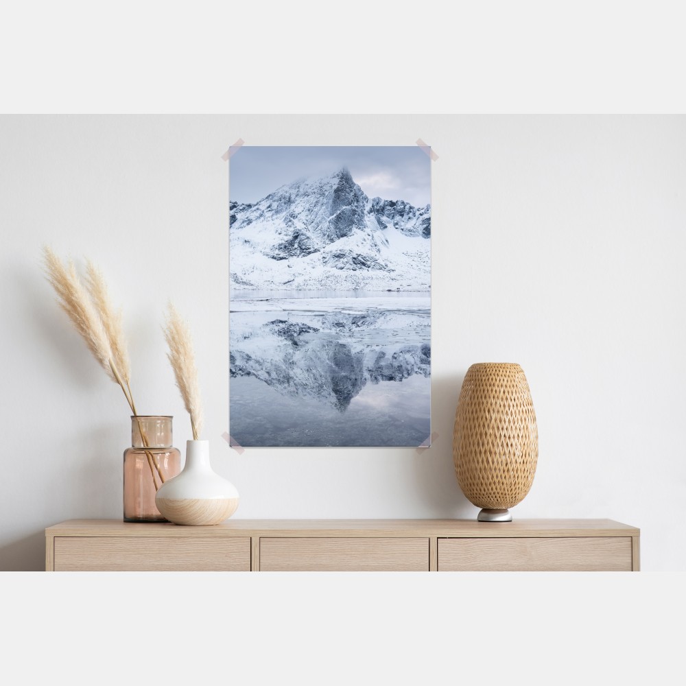 Plakat śnieżne odbicie górskie w Norwegii – Wallissimo® Plakat śnieżne odbicie górskie w Norwegii – Wallissimo®